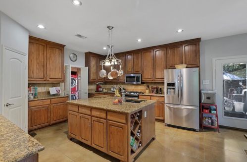 707 Main St, Waxahachie TX  75165-3233 exterior