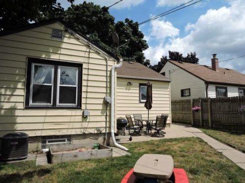 2225 107, Milwaukee WI 53226-2321 exterior