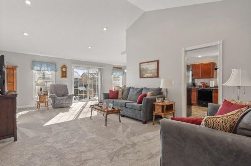 1018 Country Oaks Ln, Wilmington, OH 45177-7331