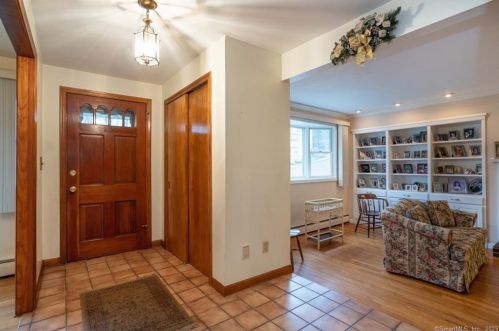 16 Eastwood Dr, Plainville, CT 06062-1410