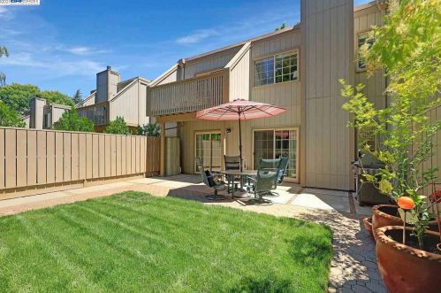 7426 Stonedale Dr, Pleasanton CA  94588-3737 exterior