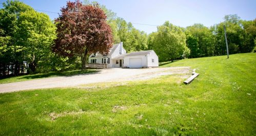 8834 Columbus Rd, Mount Vernon, OH 43050-4404