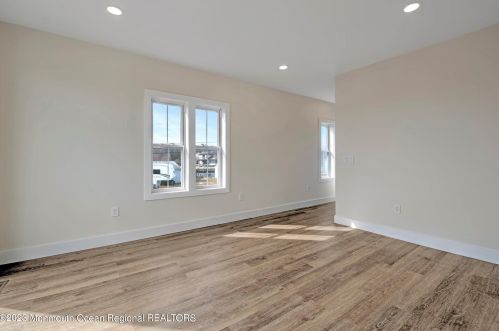 1217 Niihau Dr, Lacey NJ  08731-4702 exterior