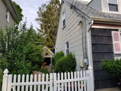 390 Lenox Ave, Hempstead, NY 11553-1860
