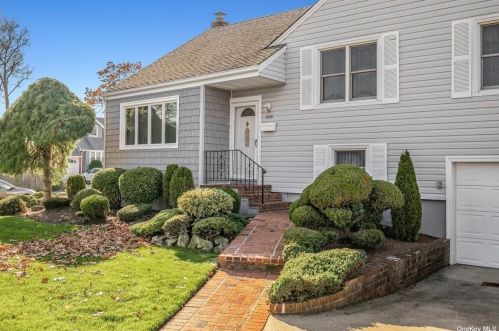 1474 Sidney Ct, Seaford, NY 11783-1855