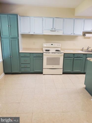 6431 Old Scotts Ct, Springfield VA  22152-2167 exterior