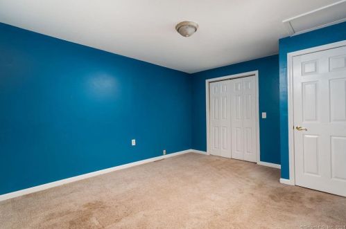 37 Candle Hill Rd, Danbury CT  06812-2409 exterior