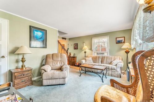 86 Seaton Rd, Stamford, CT 06902-4123