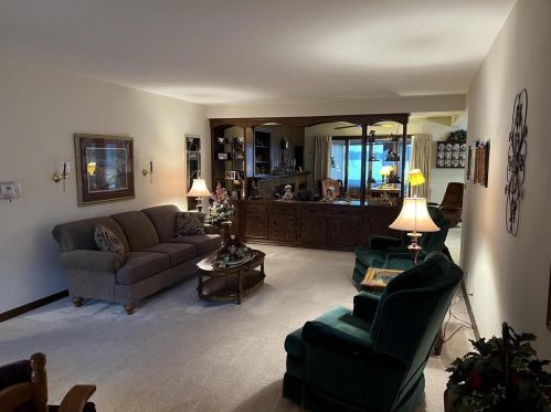 1462 Lakeshore Dr, Menasha, WI 54952-1326