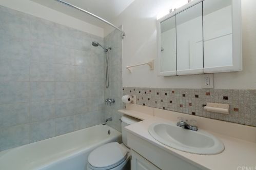 5938 Sunfield Ave, Lakewood CA  90712-1823 exterior