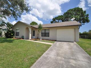 128 Lakeside Cir, Jupiter, FL 33458-5506