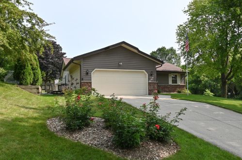 2102 Park View Ct, Waukesha, WI 53188-4770