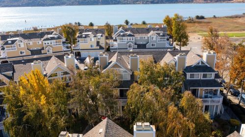 284 2nd St, Benicia CA  94510-3247 exterior