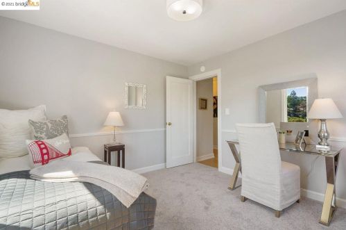 5647 Cabot Dr, Oakland CA  94611-2247 exterior