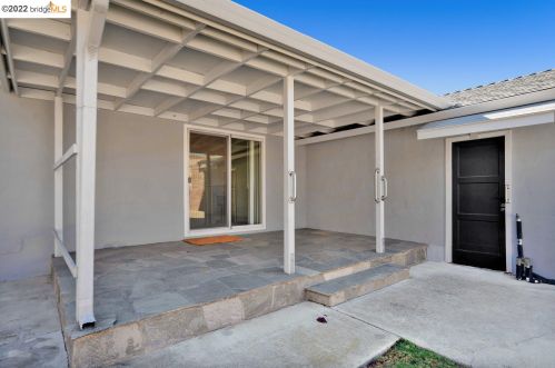 16032 Via Descanso, San Lorenzo CA  94580-2412 exterior