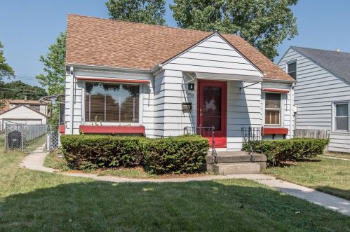 4453 73rd St, Milwaukee, WI 53218-5425