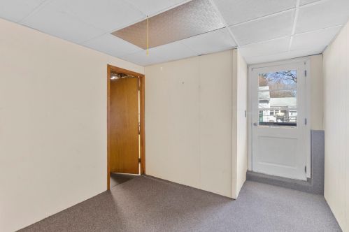 1 Cole St, Salem NH  03079-3931 exterior