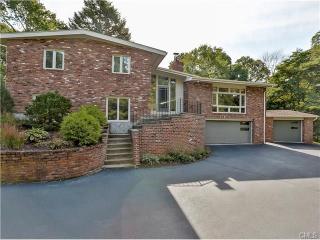28 Oakridge Rd, Bridgeport, CT 06611-5211