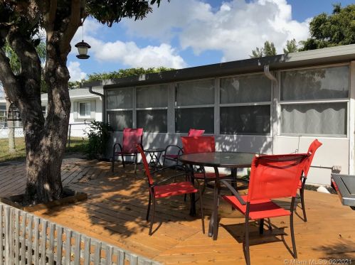414 4th Ter, Dania Beach FL  33004-4717 exterior