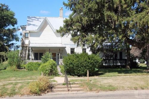 624 Jackson St, Brooklyn, IA 52211-9777