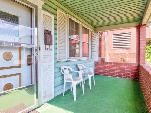 825 12 St, Ambridge PA 15003-1942 exterior