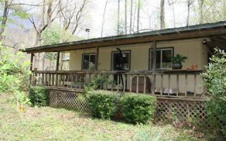 35 Robert Holden Dr, Hayesville, NC 28904-5265