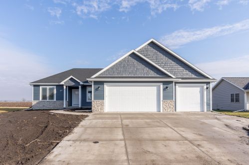 424 East St, Juneau, WI 53039-1355