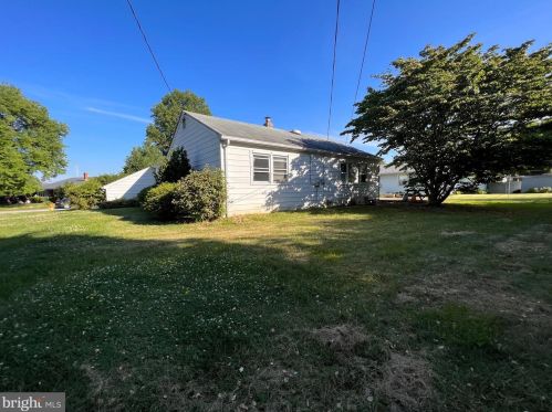 4611 Griffin Dr, Wilmington, DE 19808-4113