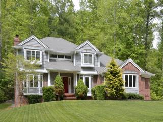 670 Stoney Mountain Rd, Hendersonville, NC 28791-1345