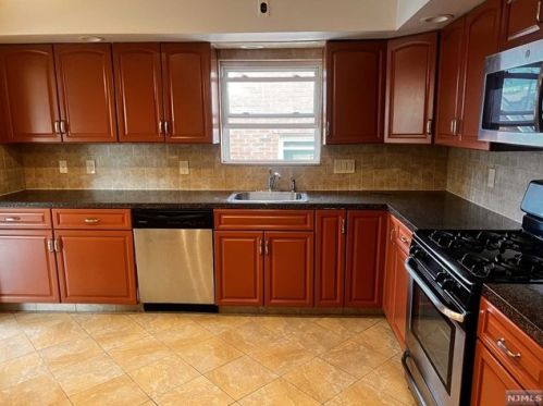 39 Columbia Ave, Cliffside Park NJ  07010-3017 exterior