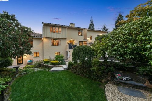 6344 Ascot Dr, Oakland, CA 94611-2553