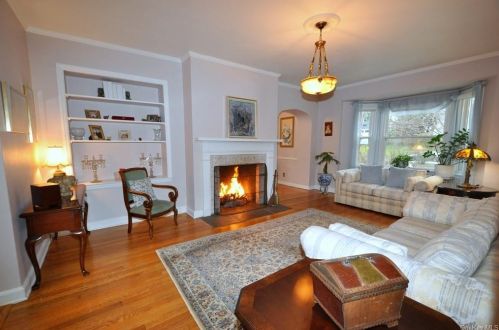 1 Maplewood Rd, Hartsdale NY  10530-1627 exterior