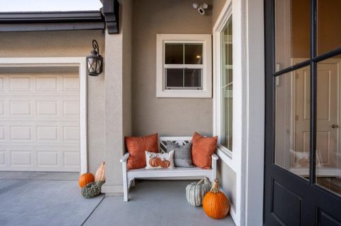4025 Ashford Cir, Hollister CA  95023-8966 exterior