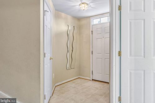 1260 Corbett Pl, Woodbridge VA  22191-1045 exterior