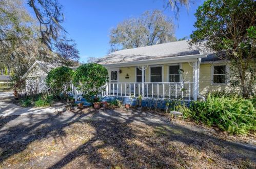 18809 Merry Ln, Lutz, FL 33548-5059