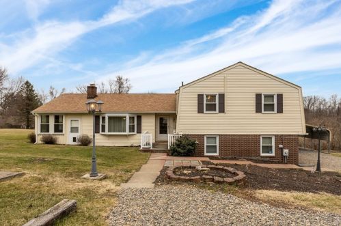 597 Moon Clinton Rd, Moon Twp, PA 15108-3835