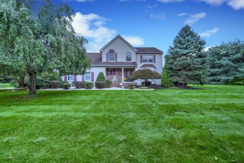 10 Mohawk Trl, East Freehold, NJ 07728-8844