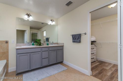 3220 Constellation Dr, Melbourne FL 32940-2365 exterior