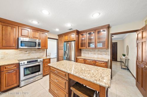 545 Harwood Ave, Melbourne, FL 32937-3103