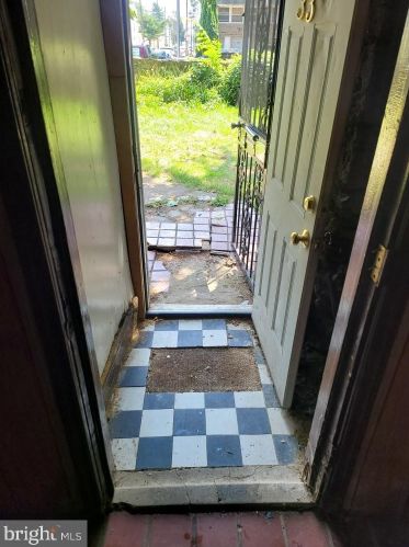 33 Gorgas Ln, Philadelphia, PA 19119-2128