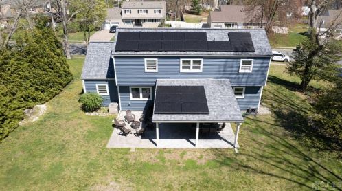 18 Sandalwood Dr, East Brunswick NJ  08816-4047 exterior