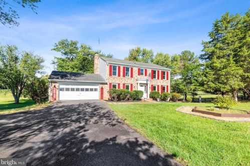 5758 Benford Dr, Haymarket VA  20169-2503 exterior