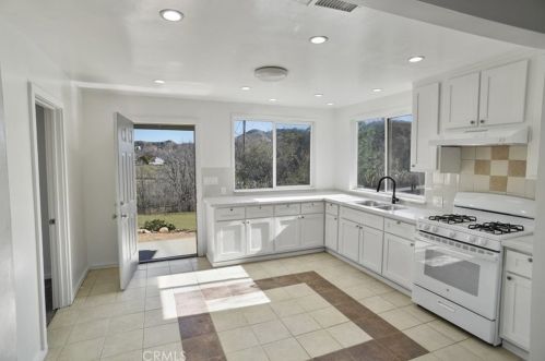 30009 Hunstock St, Santa Clarita CA  91384-2456 exterior