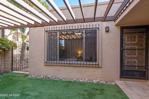 8341 Cypress Point Ln, Tucson, AZ 85710-7164