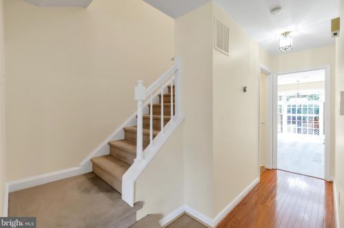 2827 Flagmaker Dr, Falls Church VA  22042-2204 exterior