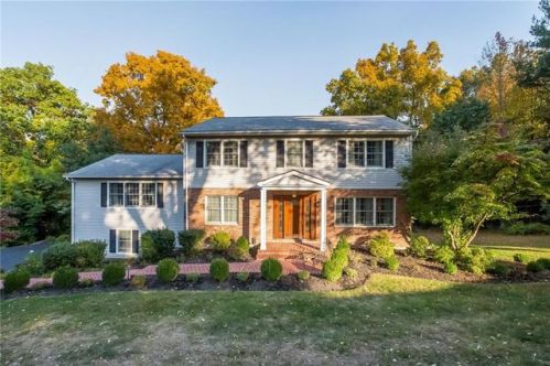 7 Shamrock Dr, Brookfield Center, CT 06804-1813