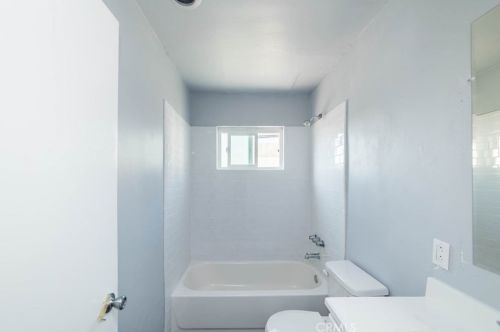 945 Locust Ave, Long Beach CA  90813-5805 exterior