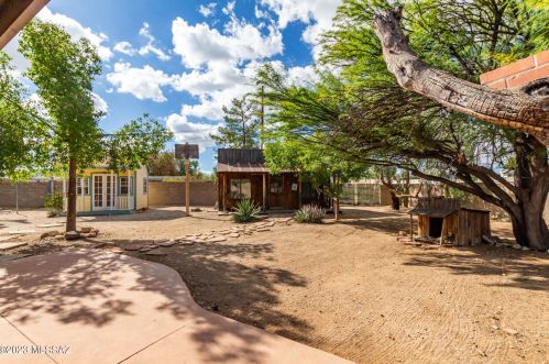 744 Camino Seco, Tucson AZ 85710-2627 exterior