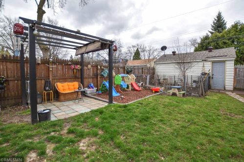 1668 5th St, Saint Paul, MN 55112-6502