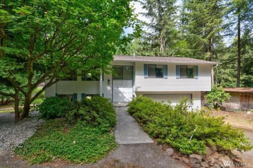 8593 Jennifer Ln, Bremerton, WA 98311-9277